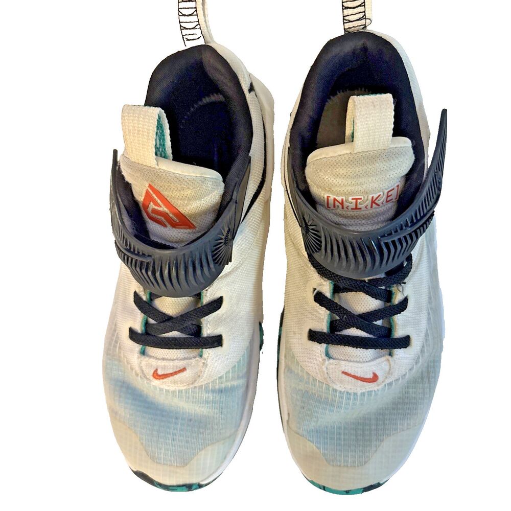 Nike Zoom Freak Boys Athletic Basketball Sneakers Giannis Antetokounmpo Shoe 3Y